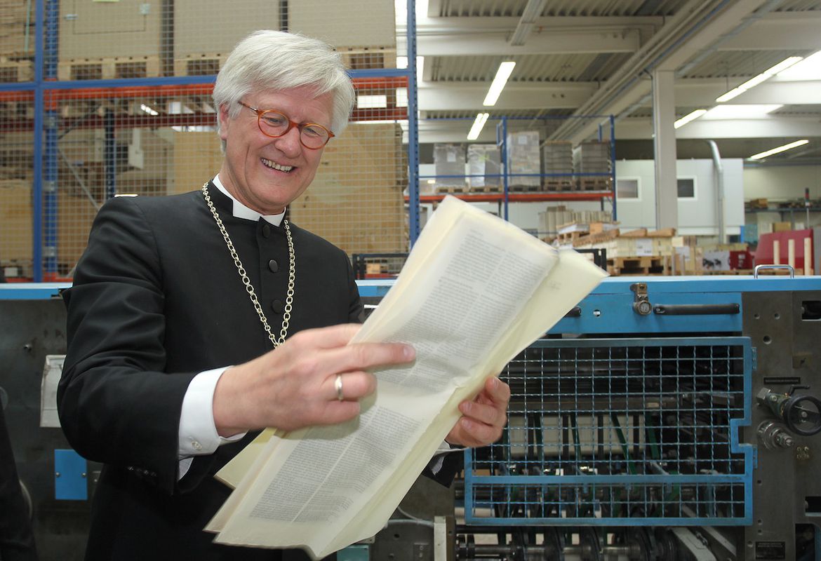 Landesbischof Heinrich Bedford-Strohm in der Druckerei C.H. Beck