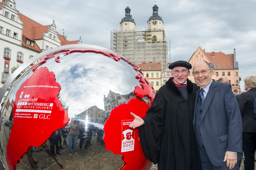 Countdown-Uhr zur Weltausstellung mit Nikolaus Schneider und Bernhard Naumann