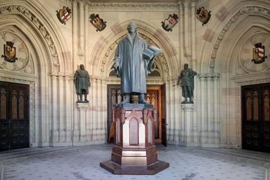 Lutherstatue in der Gedächtniskirche Speyer