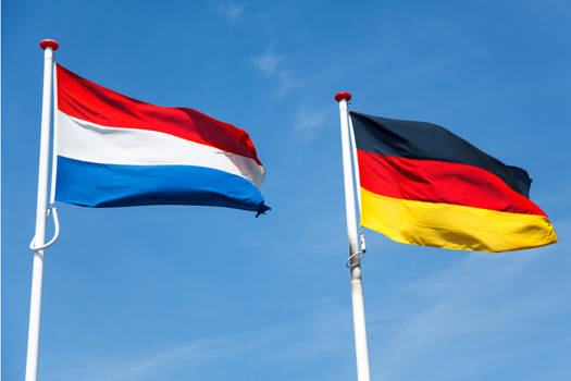 Flaggen von Holland und Deutschland