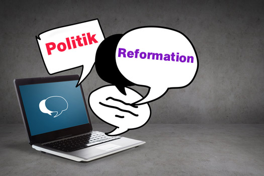 Laptop mit Sprechblasen "Reformation" und "Politik"
