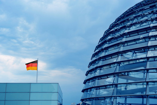 Reichstagskuppel mit Fahne